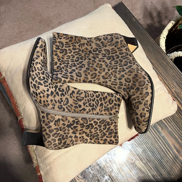 SOLD!! 8.5 Vintage y2k sueded cheetah leather chunky stacked square heeled boots - Picture 2 of 13